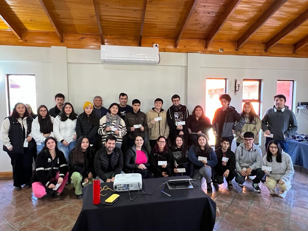 FOTONOTICIA: Estudiantes pelarquinos recibieron Beca Municipal de Educación Superior 